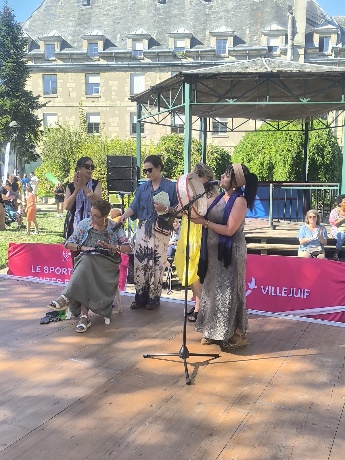 Démonstration de chant au forum de la rentrée